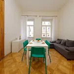 Apartment Manesova 4